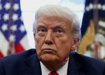 Trump expande exploração de petróleo no mar e acelera licenças de mineração