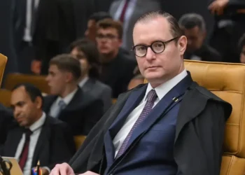 Zanin rejeita pedido de liberdade coletivo de deputado para presos do 8 de Janeiro