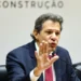 Ministro Haddad fica com o ônus dos recuos do governo, dizem especialistas