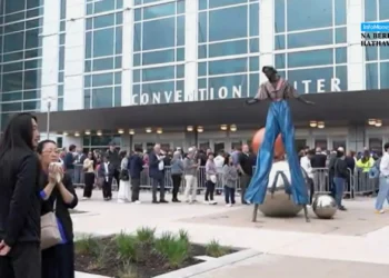 Investidores de todos os cantos vão a Omaha em busca de respostas de Warren Buffett