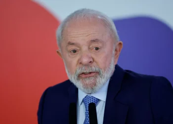 Deputado pede impeachment de Lula por escândalo do INSS; irmão do presidente é alvo