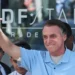 Jair Bolsonaro recebe alta após 23 dias internado por cirurgia no intestino