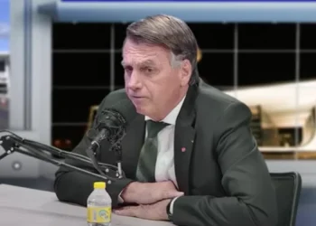 Bolsonaro diz que não deixará o Brasil e desafia: “Me prendam, pô”