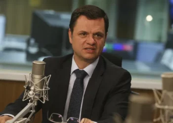 Defesa de Torres busca afastar ex-ministro de blitze no 2º turno e live sobre urnas