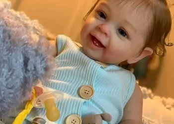 Projeto quer multar uso de bebês reborn para obter privilégios em filas e atendimento