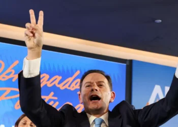 Eleições em imagens: Uma demissão, “saudações à família” e História feita