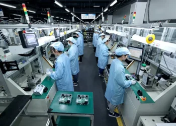 Atividade industrial da China passa a contrair em abril com tarifas de Trump