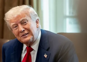 Trump diz que tarifas da China cairão de 145% e espera “negociações substanciais”