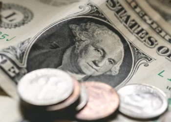 Dólar sobe 0,45%, a R$ 5,52, com exterior prevalecendo em dia de ajustes pós-Copom