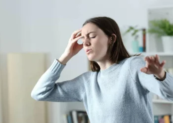 Cinco sinais que indicam que está com níveis de açúcar no sangue baixos