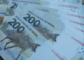 Taxas dos DIs sobem com mercado elevando apostas de alta adicional da Selic