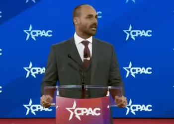 PF tenta contato, mas não consegue intimar Eduardo Bolsonaro sobre inquérito no STF