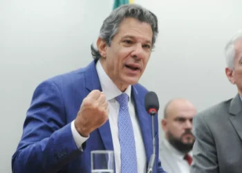 Enquanto governo prepara MP de cortes, resistência ao pacote aumenta no Congresso