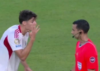 António Silva incrédulo com tempo de compensação no Boca Juniors-Benfica