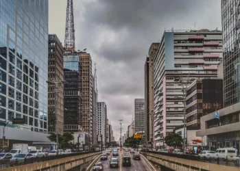 FIIs ignoram Selic a 15% e ostentam emissões bilionárias; o que explica?