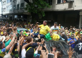 Pré-candidatos da direita prometem indulto a Bolsonaro se eleitos; saiba quem