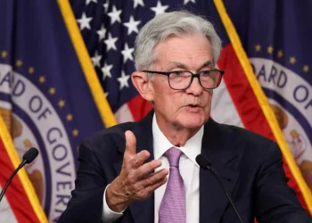 Incerteza sobre panorama econômico caiu, após pico com tarifas em abril, diz Powell