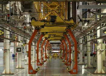 Desempenho da indústria em abril fortalece projeções de esfriamento gradual do setor