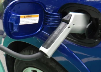 Carregar um carro elétrico: Onde é mais barato e mais caro?