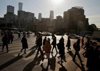 Fábricas da China desaceleram, consumo avança mais que o esperado