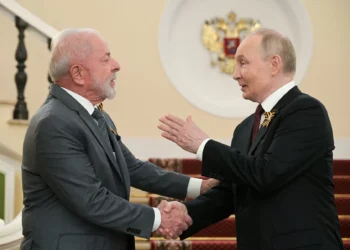 Vem mais tarifa aí? Entenda a ameaça de sanções ao Brasil por comércio com a Rússia