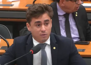 MPE pede cassação dos direitos políticos de Nikolas por caso do “livro pornográfico”