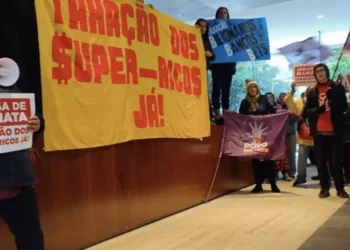 Nikolas Ferreira pede afastamento de assessor do PSOL por ato na Faria Lima