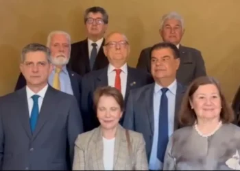 “Queremos abrir um canal de diálogo”, diz líder de missão oficial do Senado nos EUA