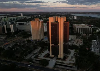 Dívida pública bruta do Brasil sobe menos do que o esperado em maio