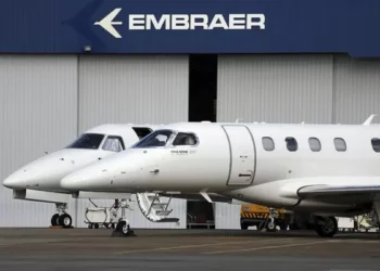 Embraer (EMBR3) tem recorde de pedidos no 2º tri de 2025, para US$ 29,7 bilhões
