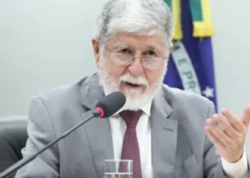Brasil não fez nada contra os EUA e considera país grande parceiro, diz Celso Amorim