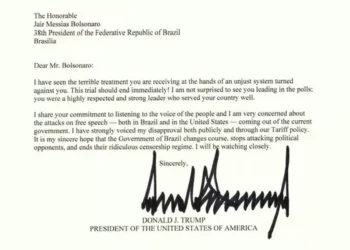 Trump envia carta a Bolsonaro e critica tratamento dado ao ex-presidente no Brasil