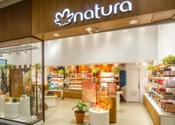 Natura aguarda “proposta interessante” por avanço na separação da Avon Internacional