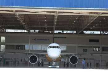 Embraer: boas notícias continuam e ação EMBR3 sobe 4,42% com novos pedidos de aérea