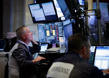 S&P 500 e Nasdaq registram recordes de fechamento, com impulso da Alphabet