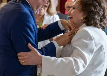 “Generosidade”. Moedas atribui Medalha de Honra a Manuela Eanes