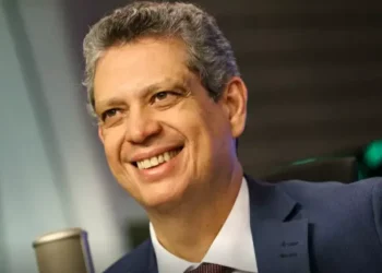 Trump ataca um país para defender aliado político, diz ministro de Lula sobre tarifa