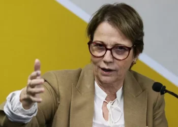 Senadores brasileiros têm a primeira reunião de missão por tarifas em Washington