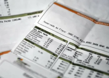 Consumidor pagará R$ 46,8 bilhões em subsídios na conta de luz em 2025, afirma Aneel