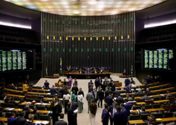 Câmara aprova R$ 10,5 bilhões em emendas e ignora decisão do STF sobre transparência