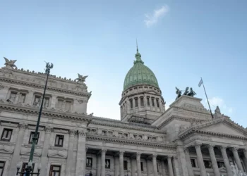 Argentina: peso cai pela 1ª vez em 13 dias e ações cedem com PIB e tensões internas