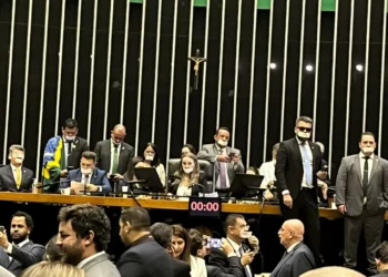 Motta decide pelo afastamento de 5 deputados por até 6 meses por causa de motim