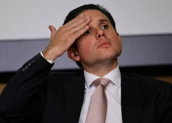 Motta sobre Eduardo Bolsonaro: ‘parlamentar trabalhando por danos ao Brasil’