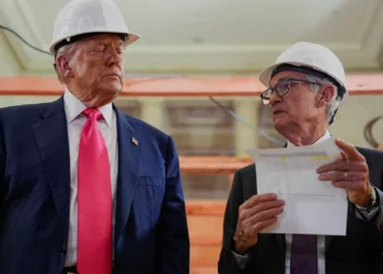 Trump pede que Powell siga Kugler e também renuncie do Fed