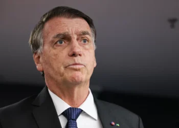 Prisão domiciliar altera cenário de Bolsonaro e amplia riscos jurídicos e políticos