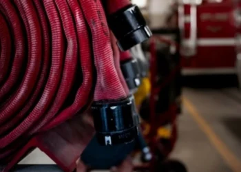 Dominado fogo em empresa de reciclagem em Vila Nova de Famalicão