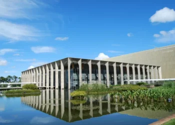 Falas dos EUA contra Moraes são “ameaças inaceitáveis”, diz Itamaraty a diplomata