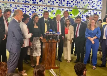 Governistas dizem que aliados de Bolsonaro sequestraram plenário e aguardam Motta