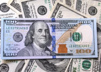 Dólar hoje cai a R$ 5,33, acompanhando exterior após a divulgação de inflação nos EUA