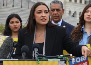 EUA: Deputada desafia Trump e exige no Orçamento explicação às tarifas contra Brasil